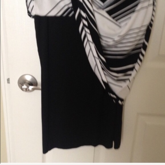 WHBM V-Neck Layered Tank 🔻 - Picture 3 of 5